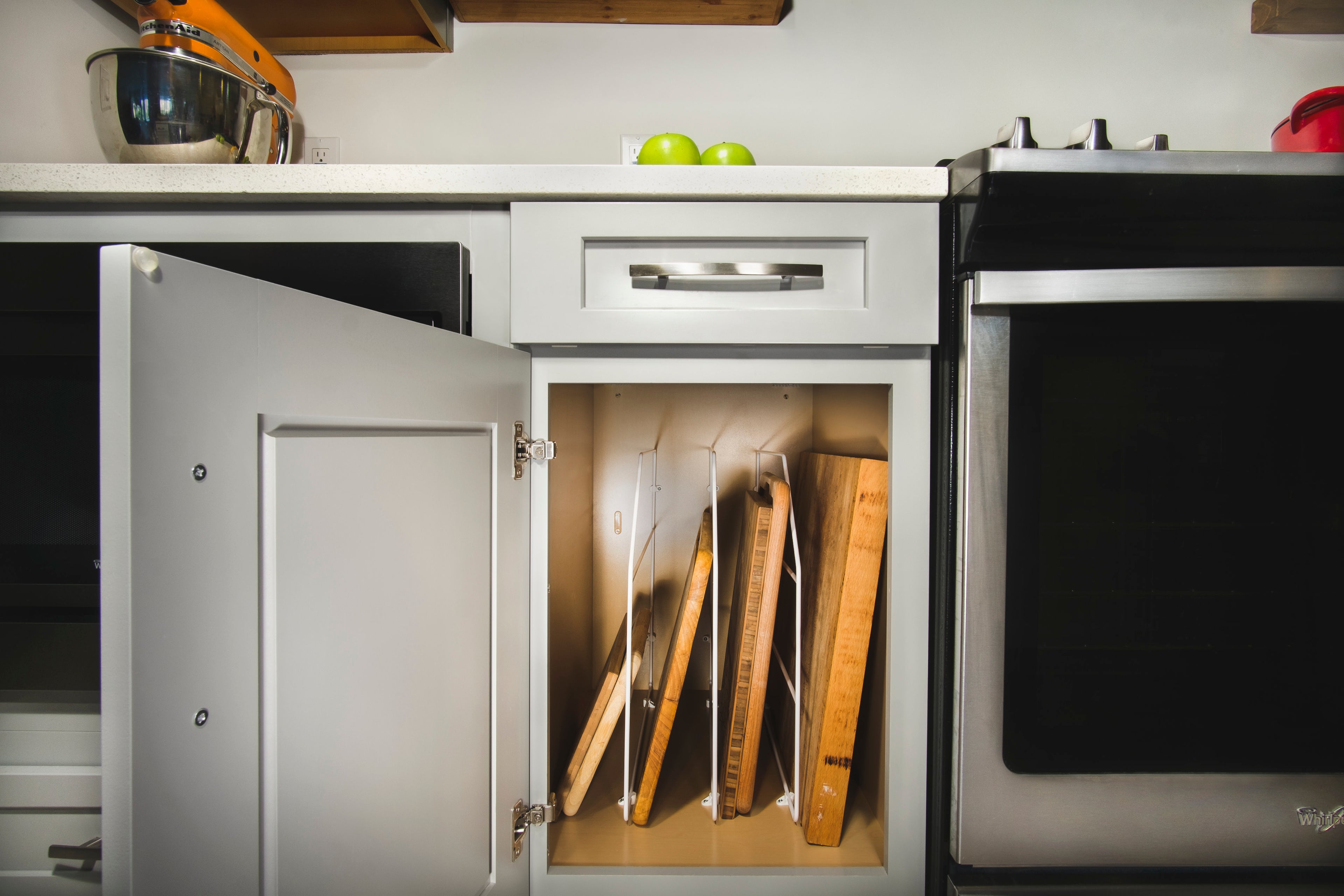 Single 18 in. White Bakeware and Tray Divider